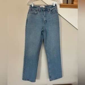 Abercrombie & Fitch Vintage Straight High Rise Curve Love ~ 26/2R ~ 28” Length